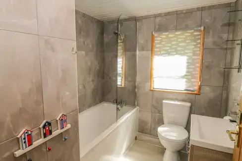 Family bathroom at Striding Holiday Lodge, Cumbria