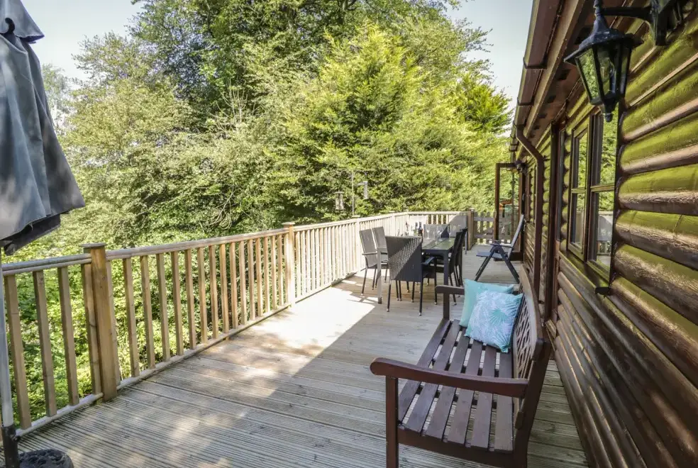 Decked area at Striding Holiday Lodge