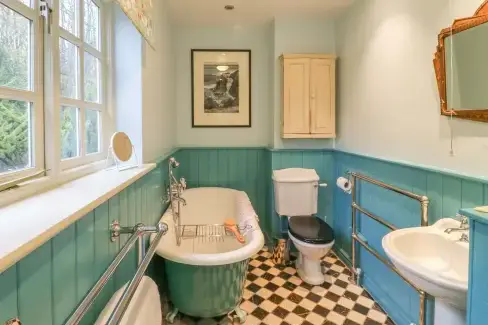 Family bathroom at Sunny Cottage, Lincolnshire