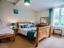 Bedroom at Symonds Yat Lodge - thumbnail photo