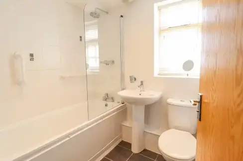 Family bathroom at Taliesin, Gwynedd