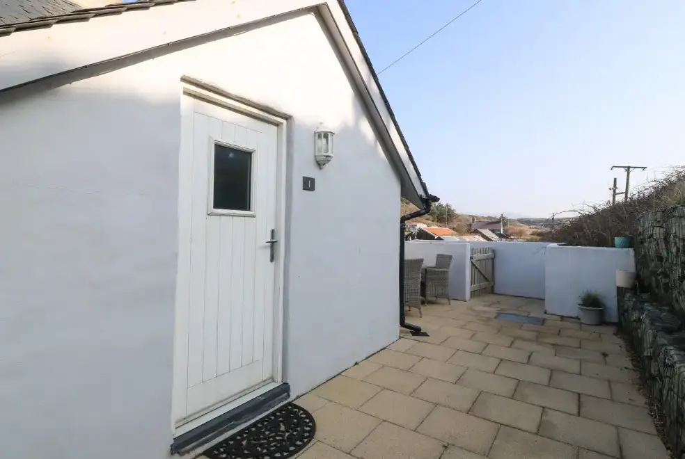 Patio area at Tan Bryn 1