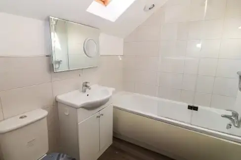 Family bathroom at Tan Bryn 1, Gwynedd