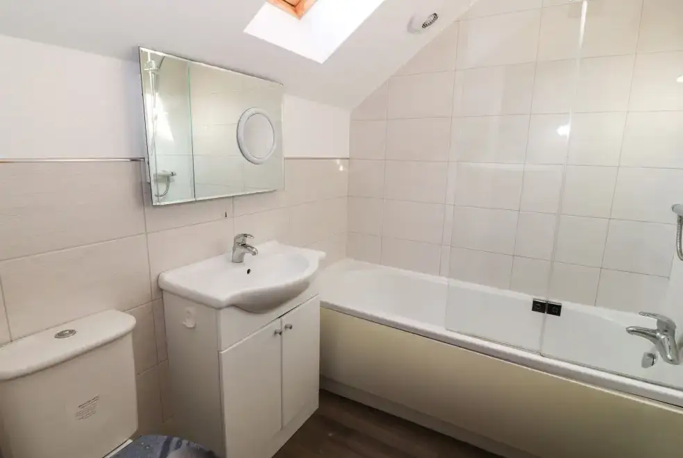 Family bathroom at Tan Bryn 1