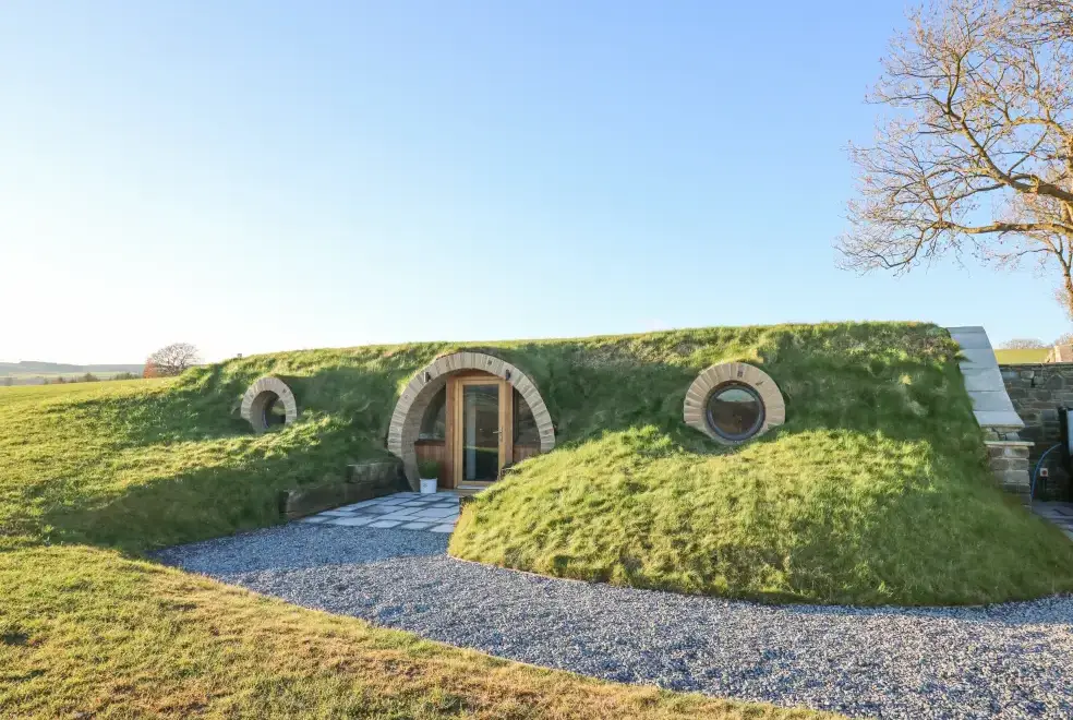 Tan y Wawr- Onnen, from the outside