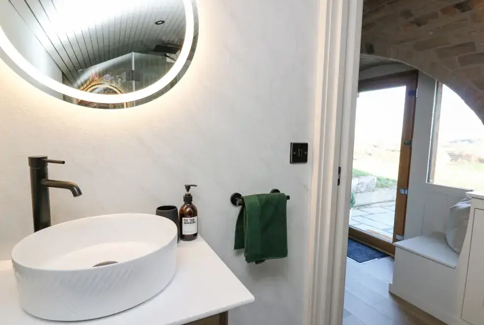Ensuite bathroom at Tan y Wawr- Onnen