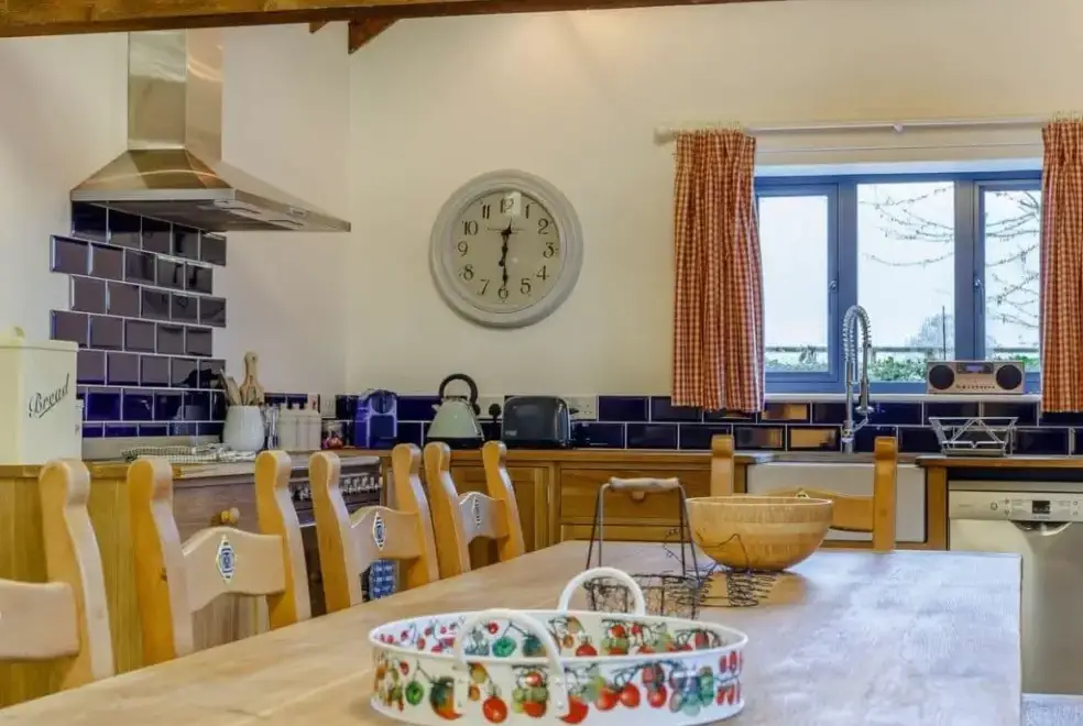 Dining area at Teal Cottage at Oxford Country Cottages