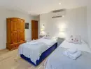 Twin bedroom at Teal Cottage at Oxford Country Cottages - thumbnail photo