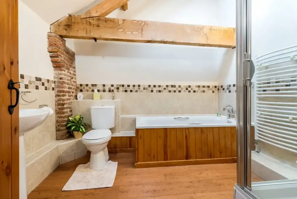 Family bathroom at Teal