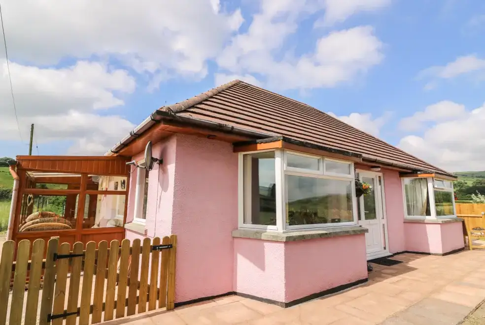 Tegfan, from the outside