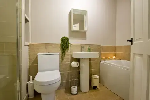 Family bathroom at The Anchor, Gloucestershire