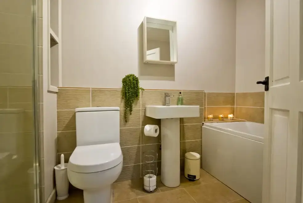 Family bathroom at The Anchor