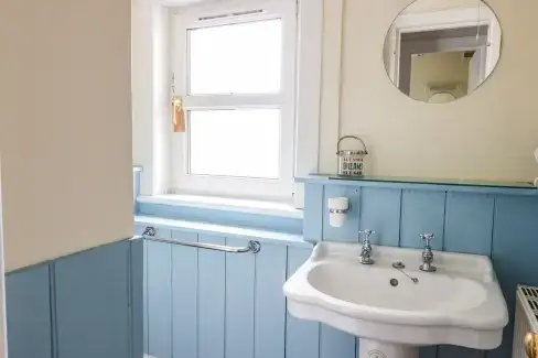 Family bathroom at The Anchorage, Borders