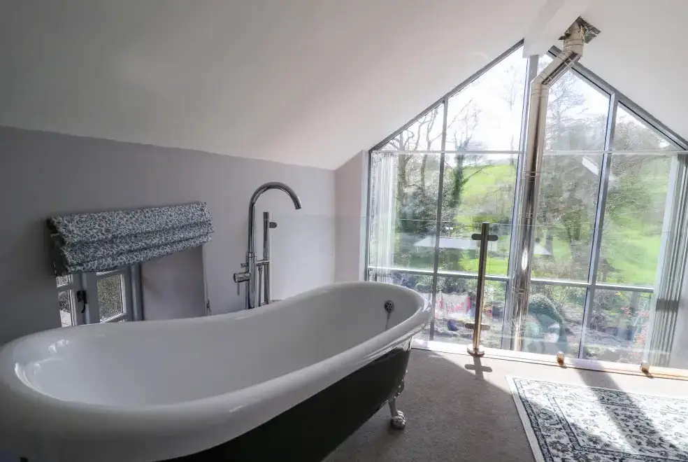 Ensuite bathroom at The Barn at Glanoer