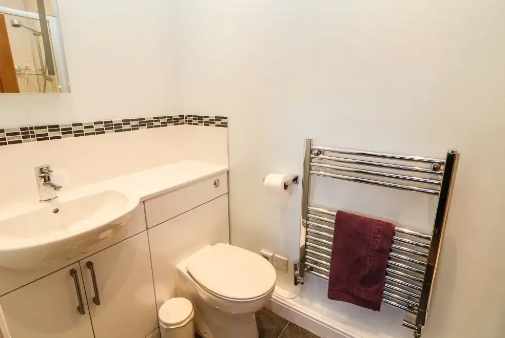 Loo at The Barn at Hill House