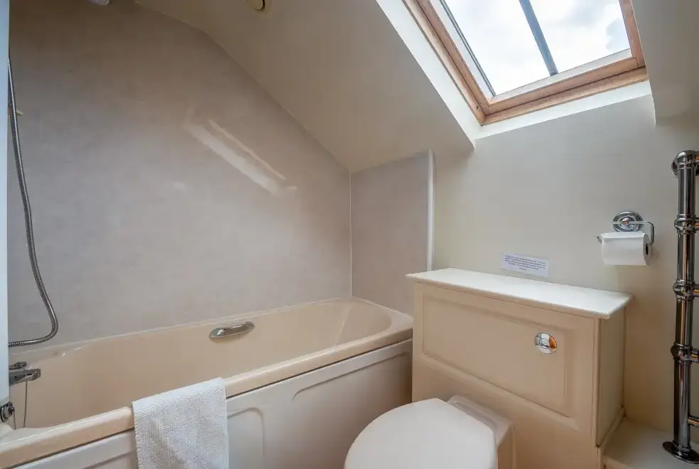 Family bathroom at The Barn