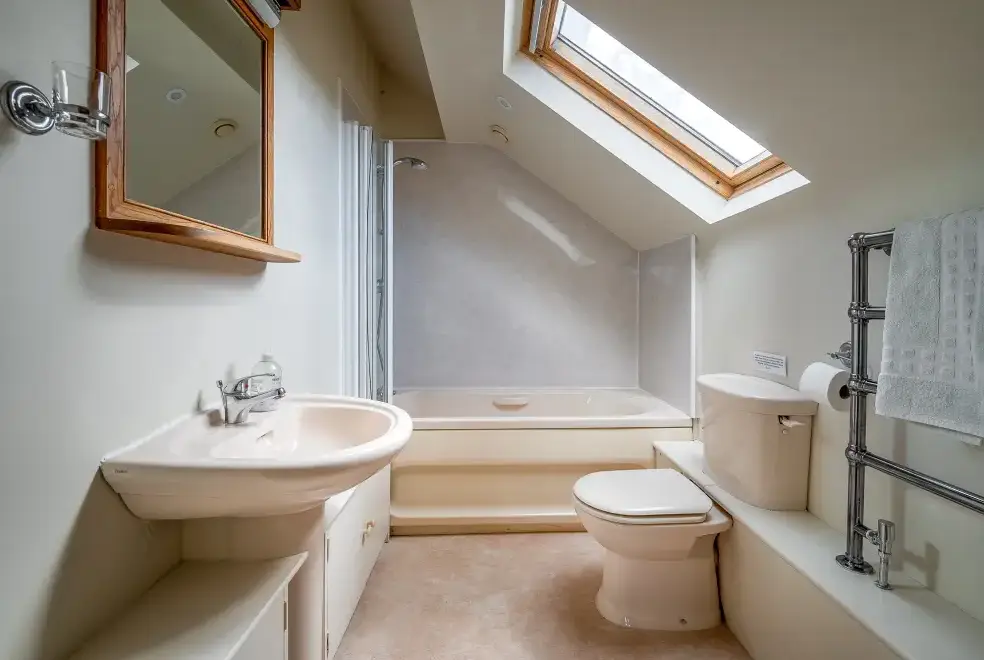 Family bathroom at The Barn