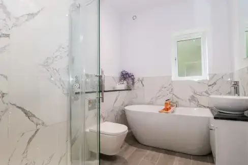 Family bathroom at The Barn, Dorset