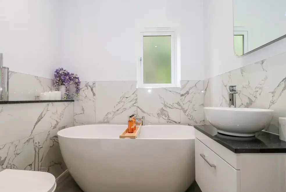 Family bathroom at The Barn