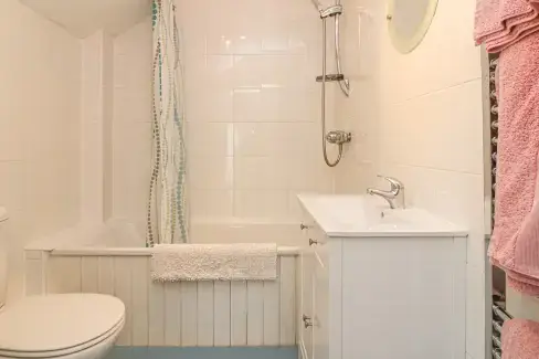 Family bathroom at The Byre Coastal Cottage, South West England , Devon