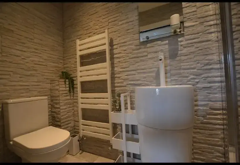 Shower room at The Cider Barn