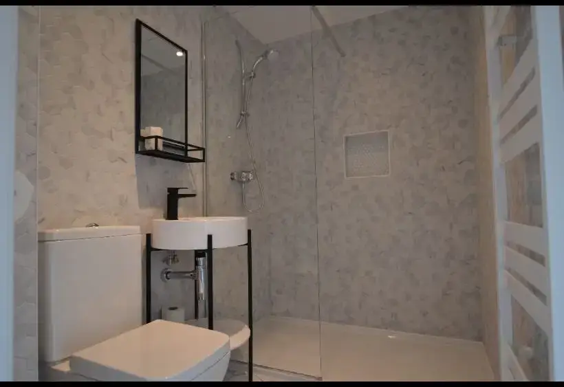 Shower room at The Cider Barn