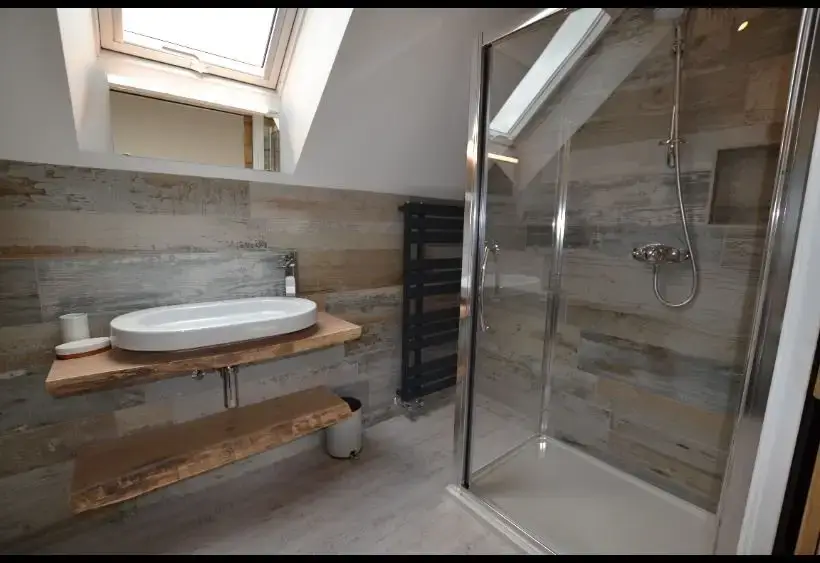 Shower room at The Cider Barn