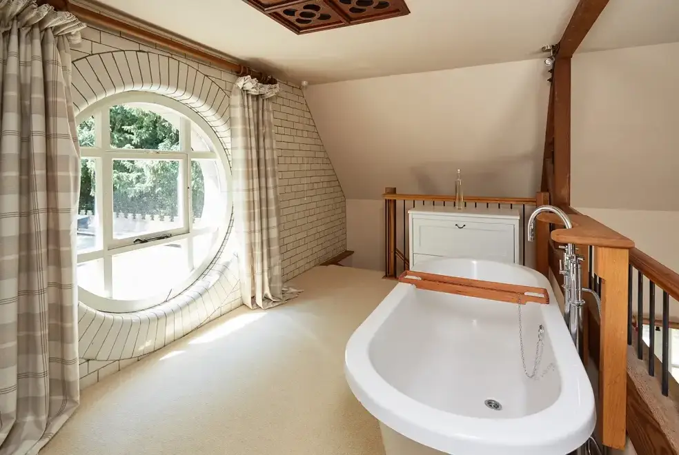 Ensuite bathroom at The Colloquy