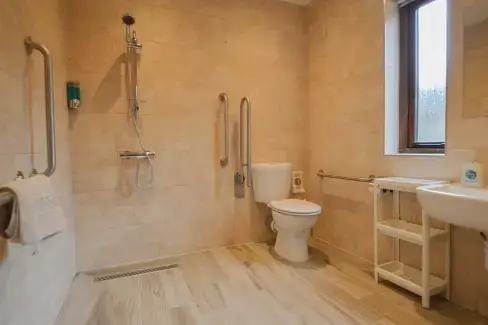 Wheelchair accessible accommodation at The Cotswold Manor Court with Hot Tub, Oxfordshire