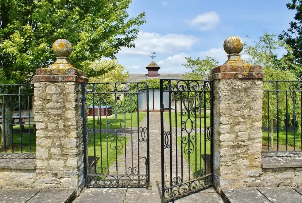 The Cotswold Manor Grange, Exclusive Hot-Tub, Games Barn, 70 acres of Parkland, from the outside