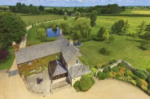 The Cotswold Manor Hall, Exclusive Hot-Tub, Games Barn, 70 acres of Parkland