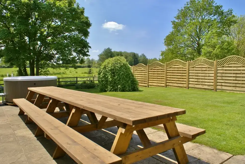Garden at The Cotswold Manor Lodge, Exclusive Hot-Tub, Games Barn, 70 acres of Parkland