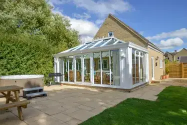 The Cotswold Manor Vineyard, Exclusive Hot-Tub, Games/Event Barns, 70 acres of Parkland, Oxfordshire, Cotswolds