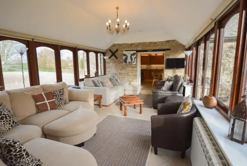 Conservatory at The Cotswold Manor Grange, Exclusive Hot-Tub, Games Barn, 70 acres of Parkland