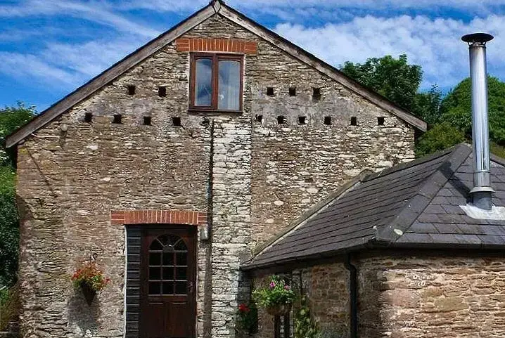  at The Dovecote, two bedrooms sleeping 3 with pretty garden, dog friendly