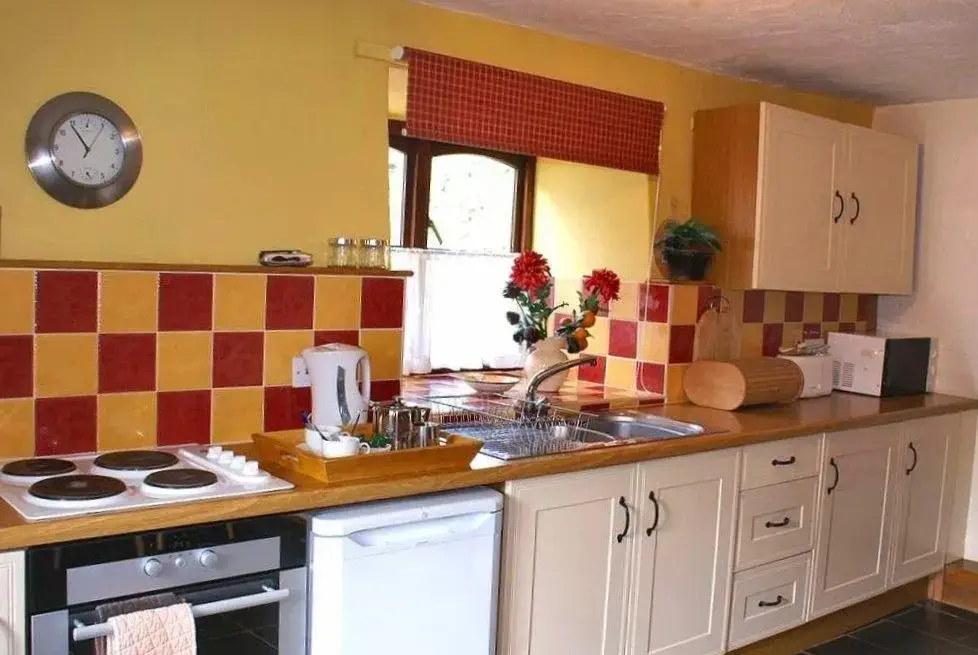  at The Dovecote, two bedrooms sleeping 3 with pretty garden, dog friendly