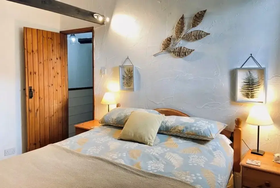  at The Dovecote, two bedrooms sleeping 3 with pretty garden, dog friendly