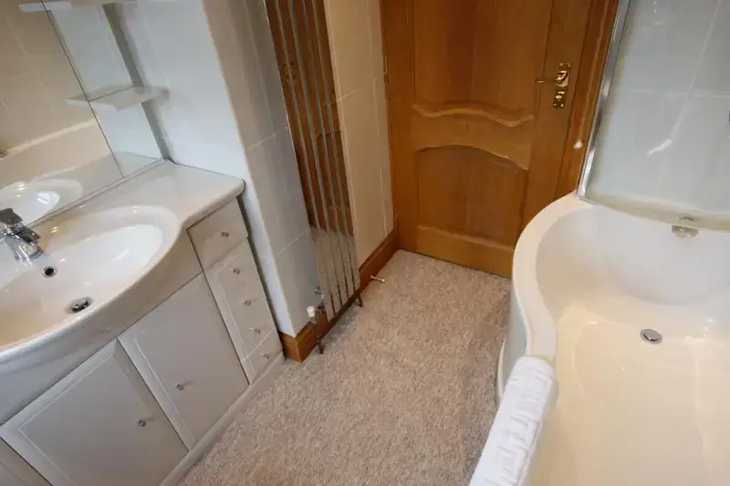 Family bathroom at The Escape