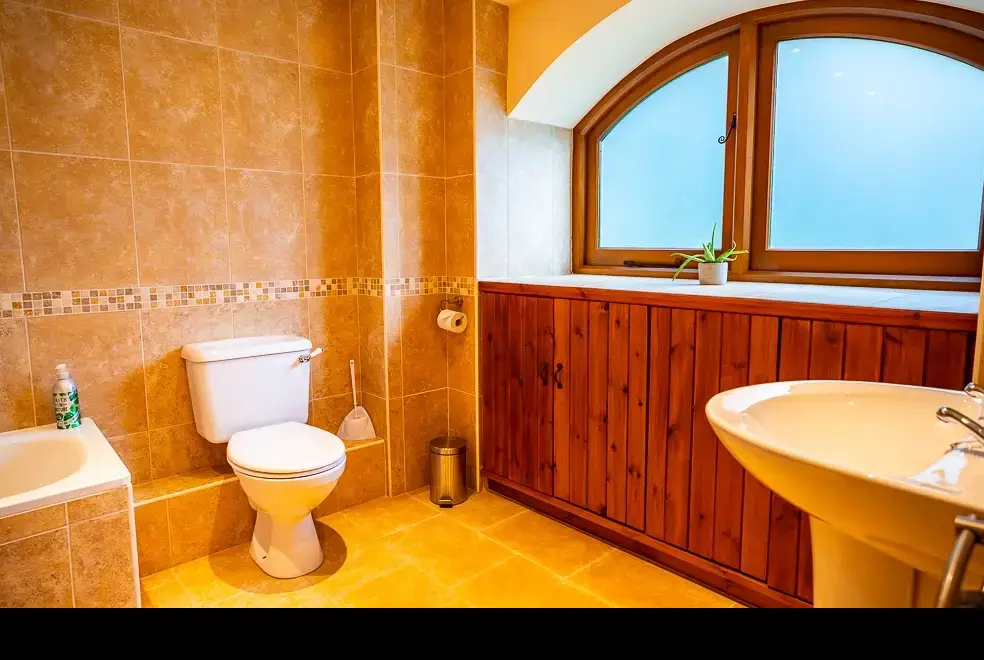 Ensuite bathroom at The Granary