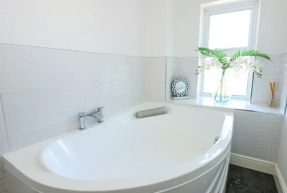 Family bathroom at The Granary