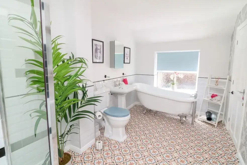 Family bathroom at The Granary