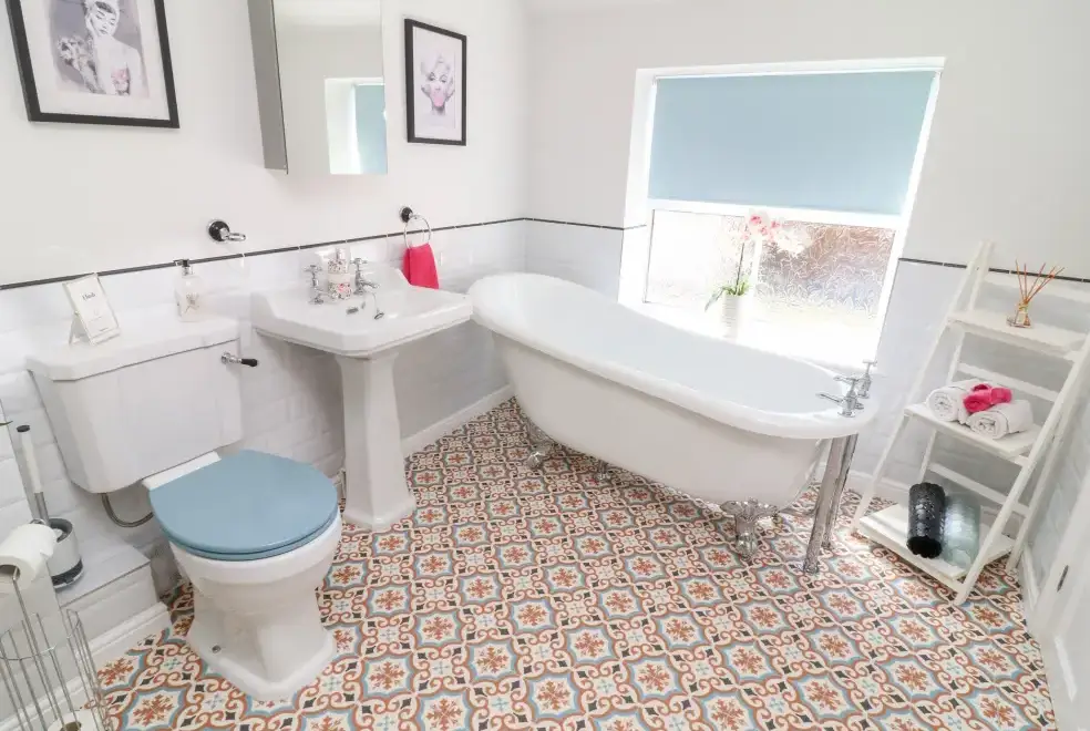 Family bathroom at The Granary