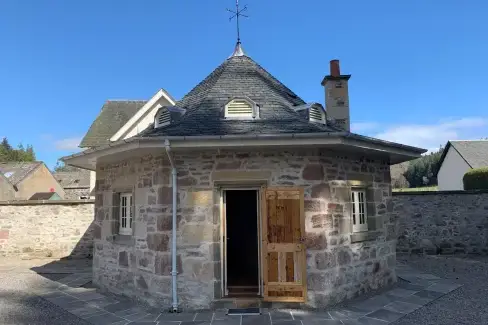 The Hen House, Highland, from the outside