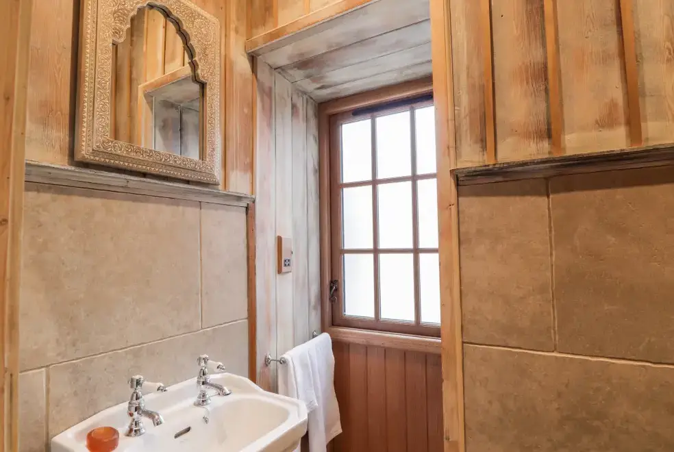 Ensuite bathroom at The Hen House