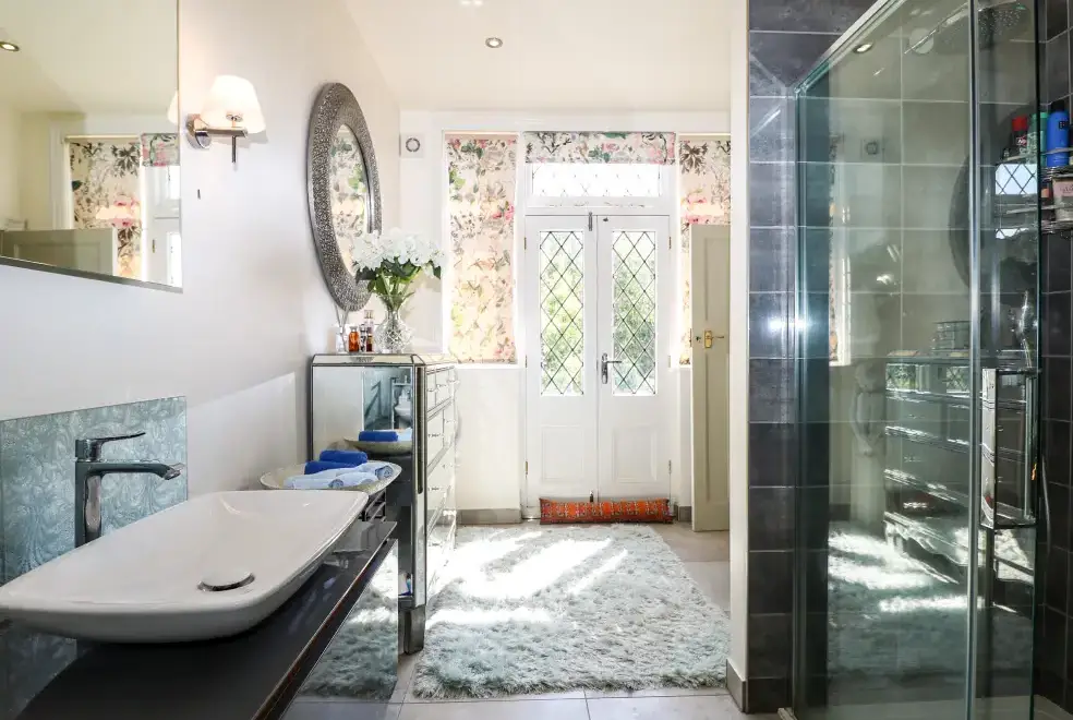 Ensuite bathroom at The Hideaway