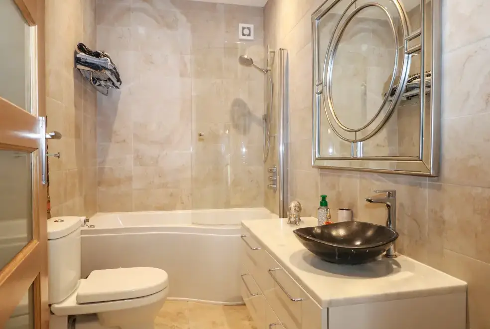 Ensuite bathroom at The Hideaway