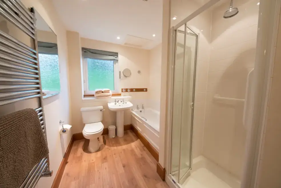 Family bathroom at The Keepers