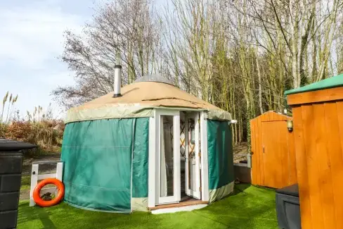 The Lakeside Yurt Dogs-welcome Cottage, Cotswolds , Worcestershire,  England