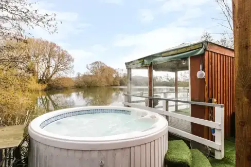 Private Hot Tub at The Lakeside Yurt Dogs-welcome Cottage, Cotswolds , Worcestershire