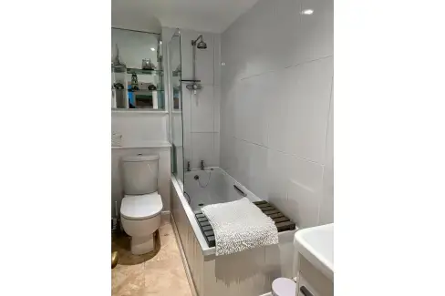 Family bathroom at The Lawns Luxury Apartment in Devon/Beautiful South Hams, Devon